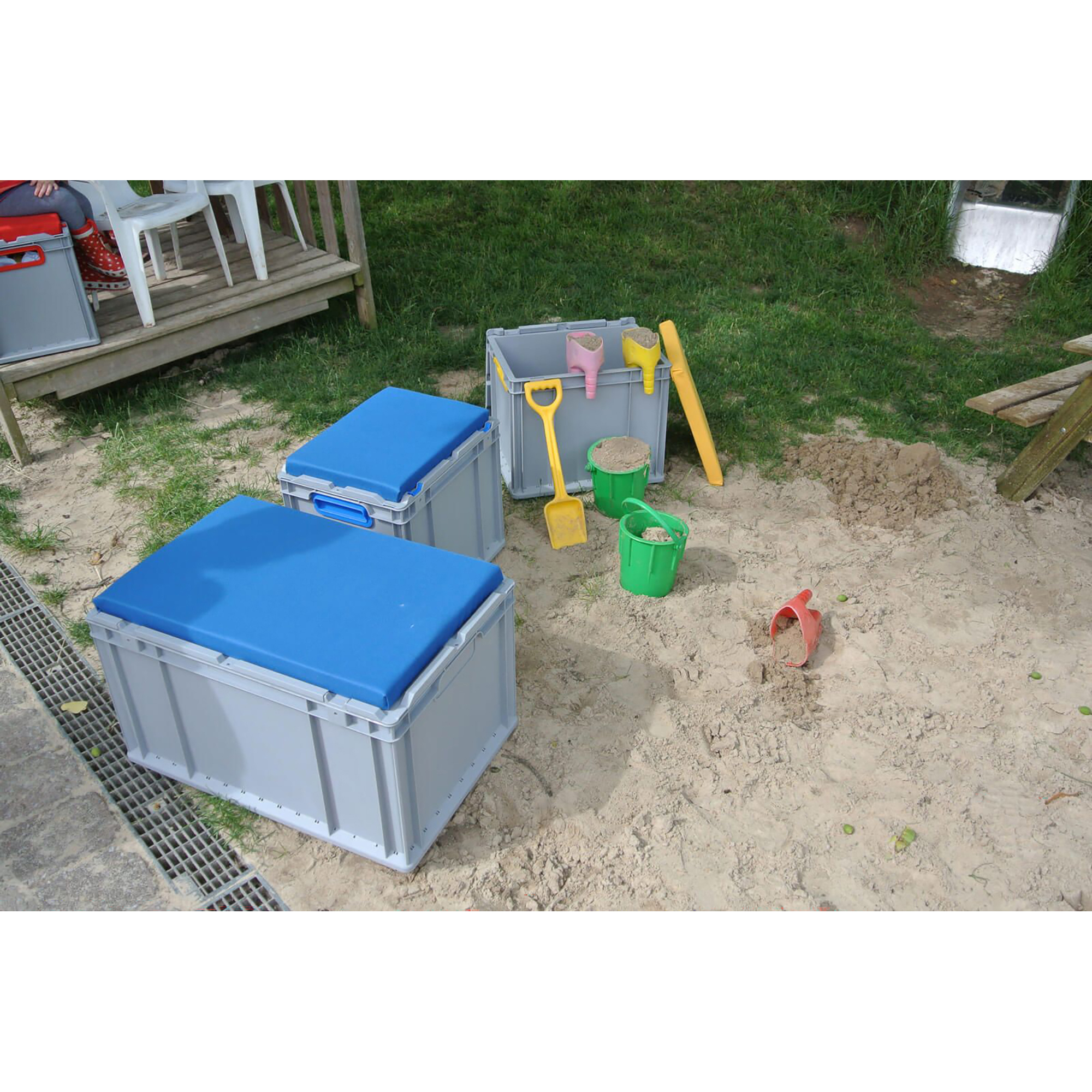 Eurobox NextGen Color - Seat Box | T x B: 400 x 300 mm - Griffe geschlossen  01-101n-100281 in verschiedenen Höhen und Farben erhältlich Kunststofferzeugnisse Müller