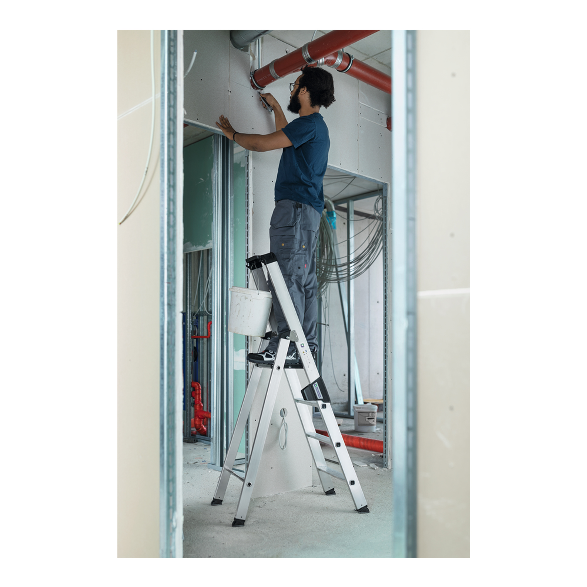 Stufenstehleiter einseitig begehbar 01-102n-100000 für verschiedene Arbeitshöhen erhältlich MUNK