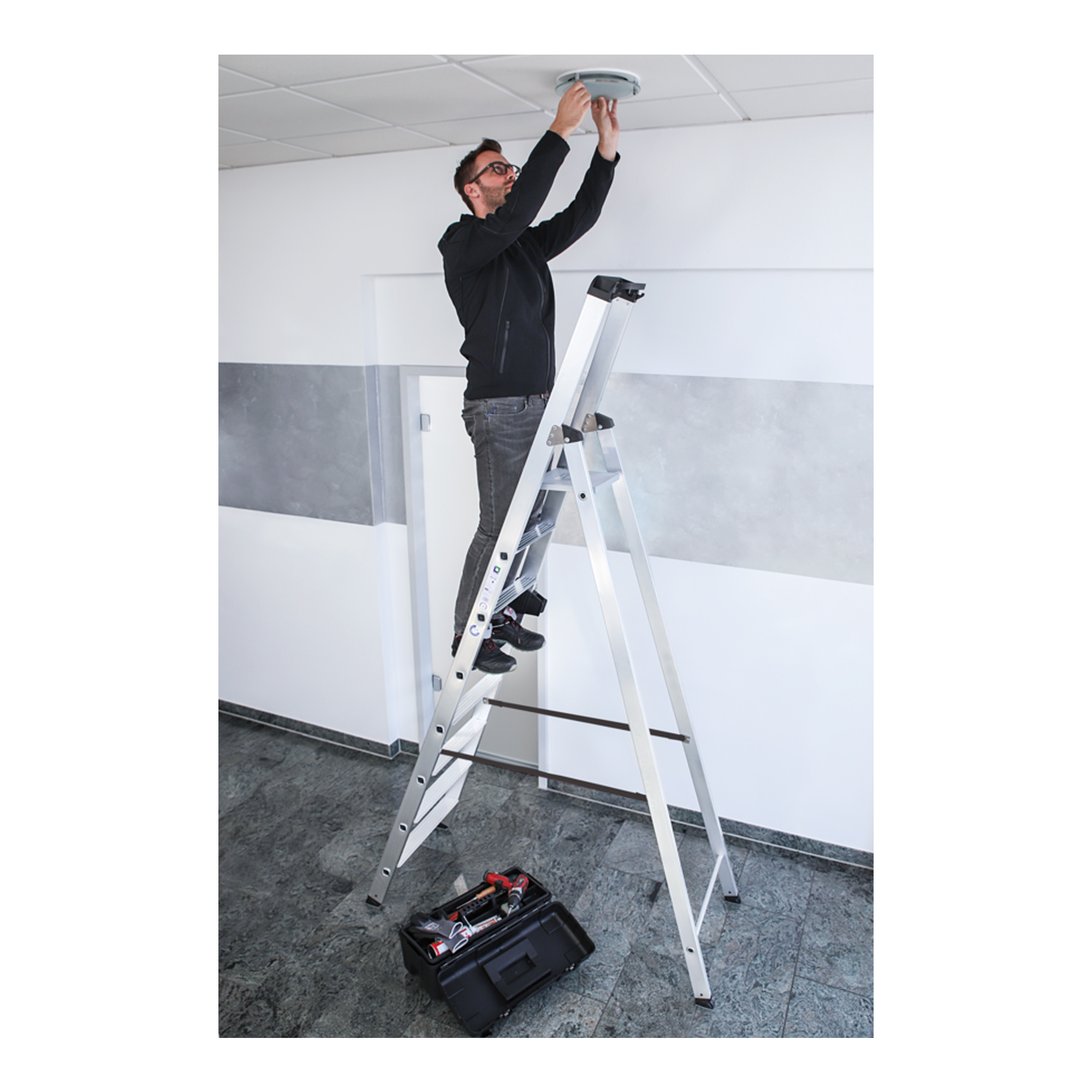 Stufenstehleiter einseitig begehbar 01-102n-100000 für verschiedene Arbeitshöhen erhältlich MUNK