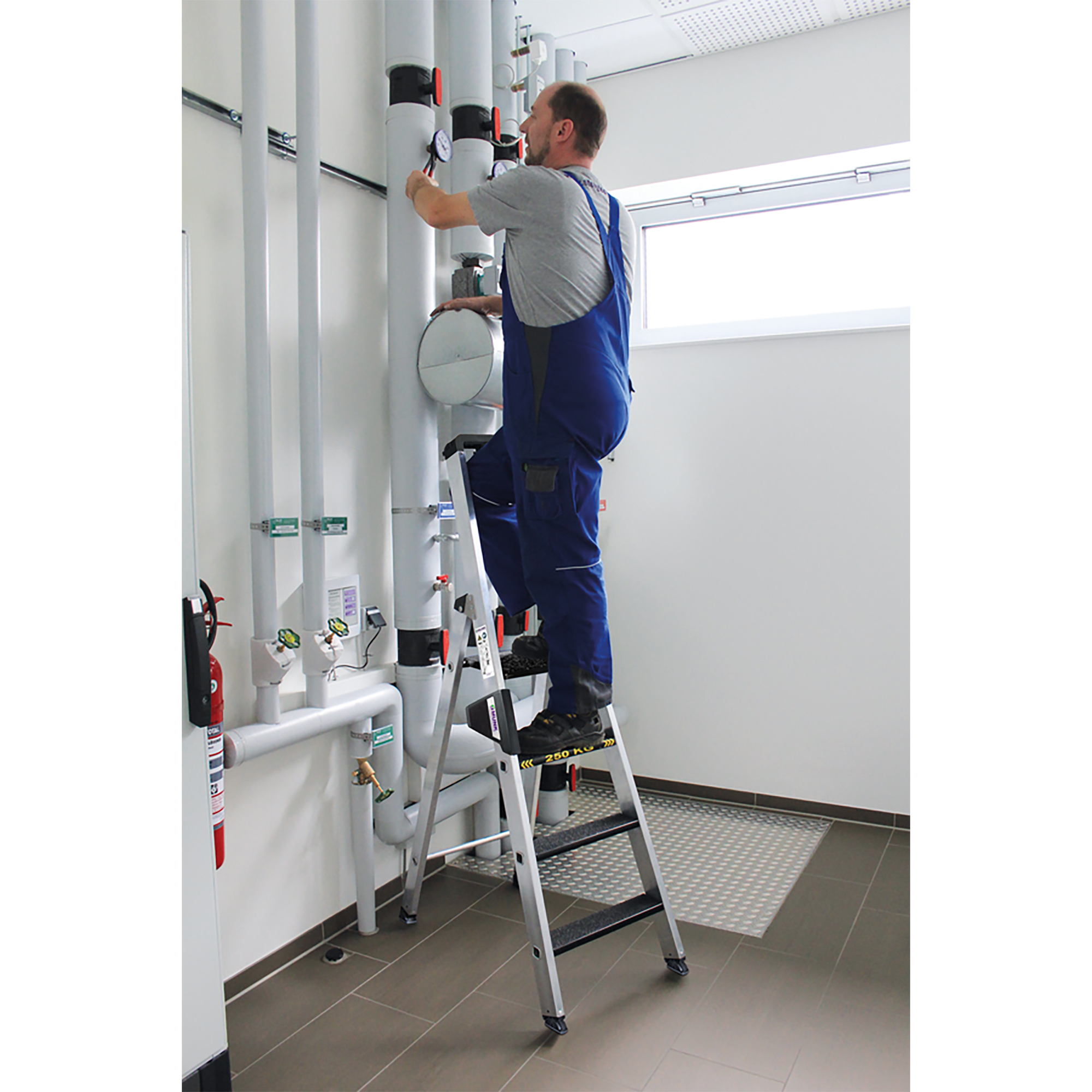 mit clip-step R 13 01-102n-100065 für verschiedene Arbeitshöhen erhältlich MUNK