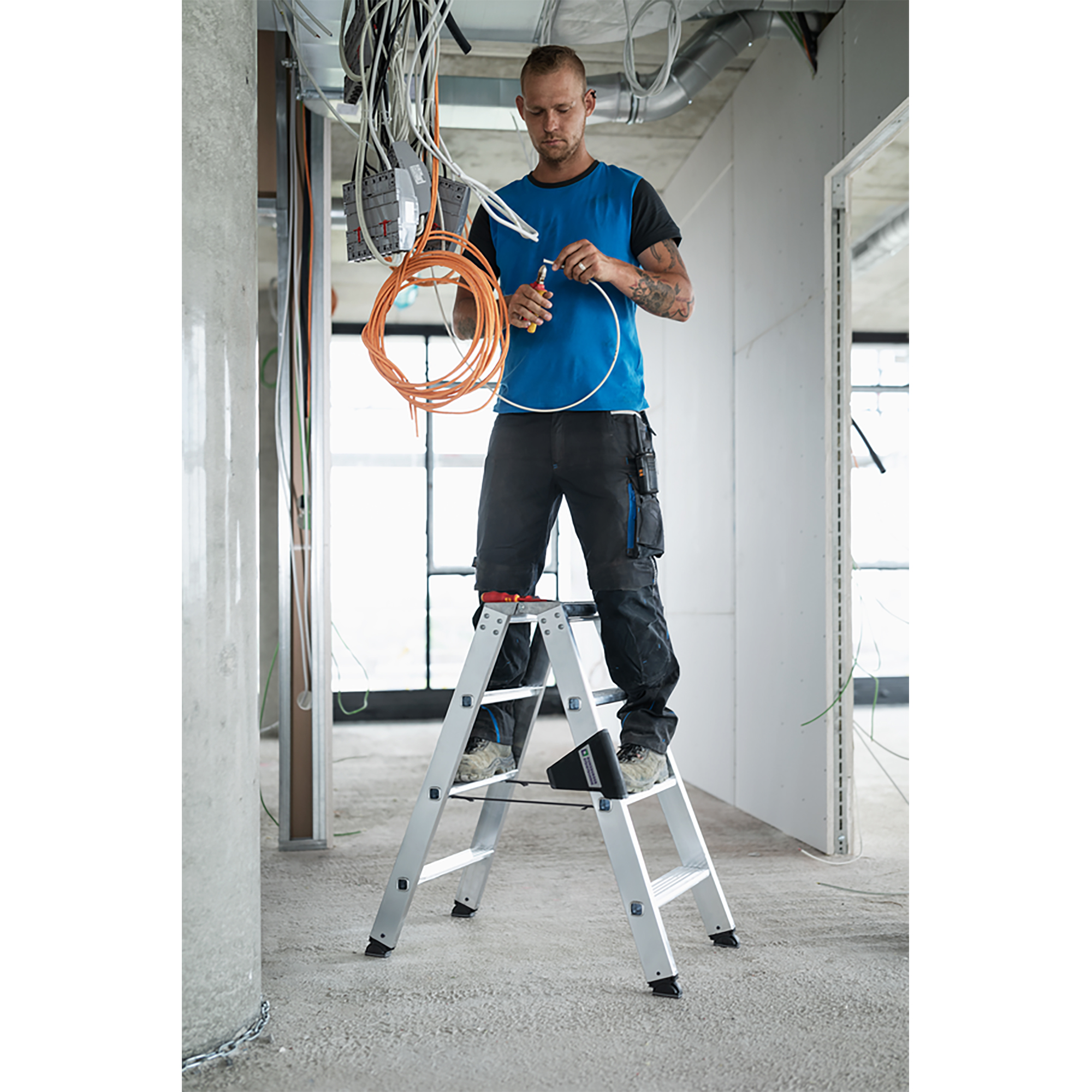 Stufenstehleiter beidseitig begehbar 01-102n-100079 für verschiedene Arbeitshöhen erhältlich MUNK