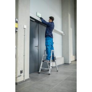 Stufenstehleiter beidseitig begehbar 01-102n-100079 für verschiedene Arbeitshöhen erhältlich MUNK