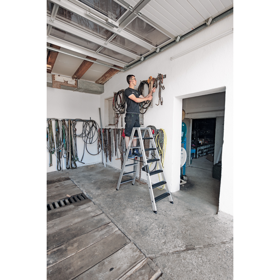 Stufenstehleiter beidseitig begehbar