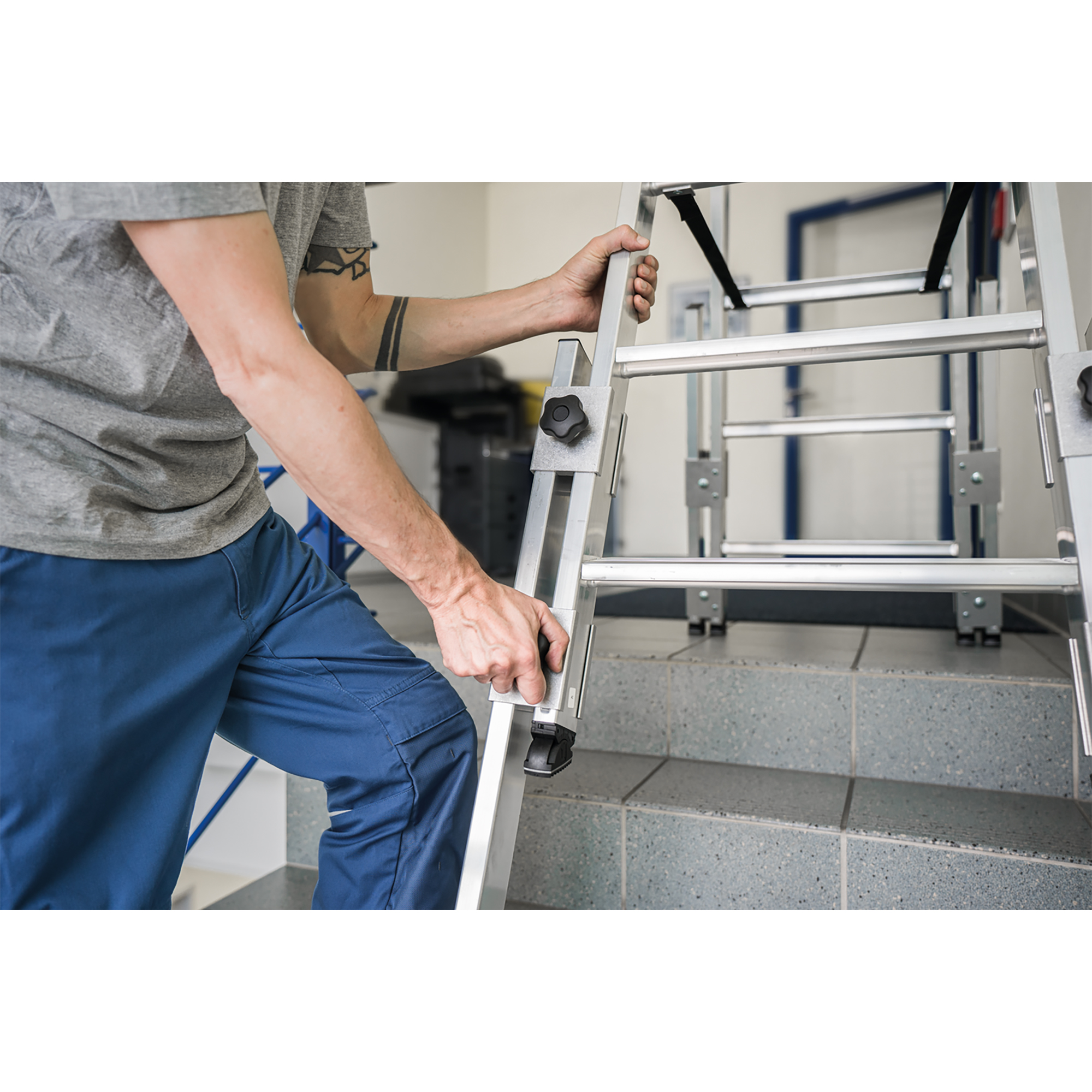 Stufenstehleiter treppengängig 01-102n-100123 für verschiedene Arbeitshöhen erhältlich MUNK