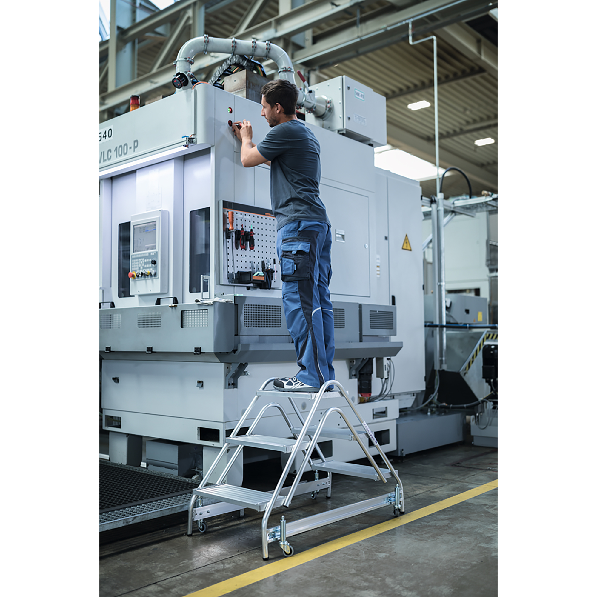 Arbeitspodest beidseitig begehbar Aluminium geriffelt 01-102n-100727 für verschiedene Arbeitshöhen MUNK