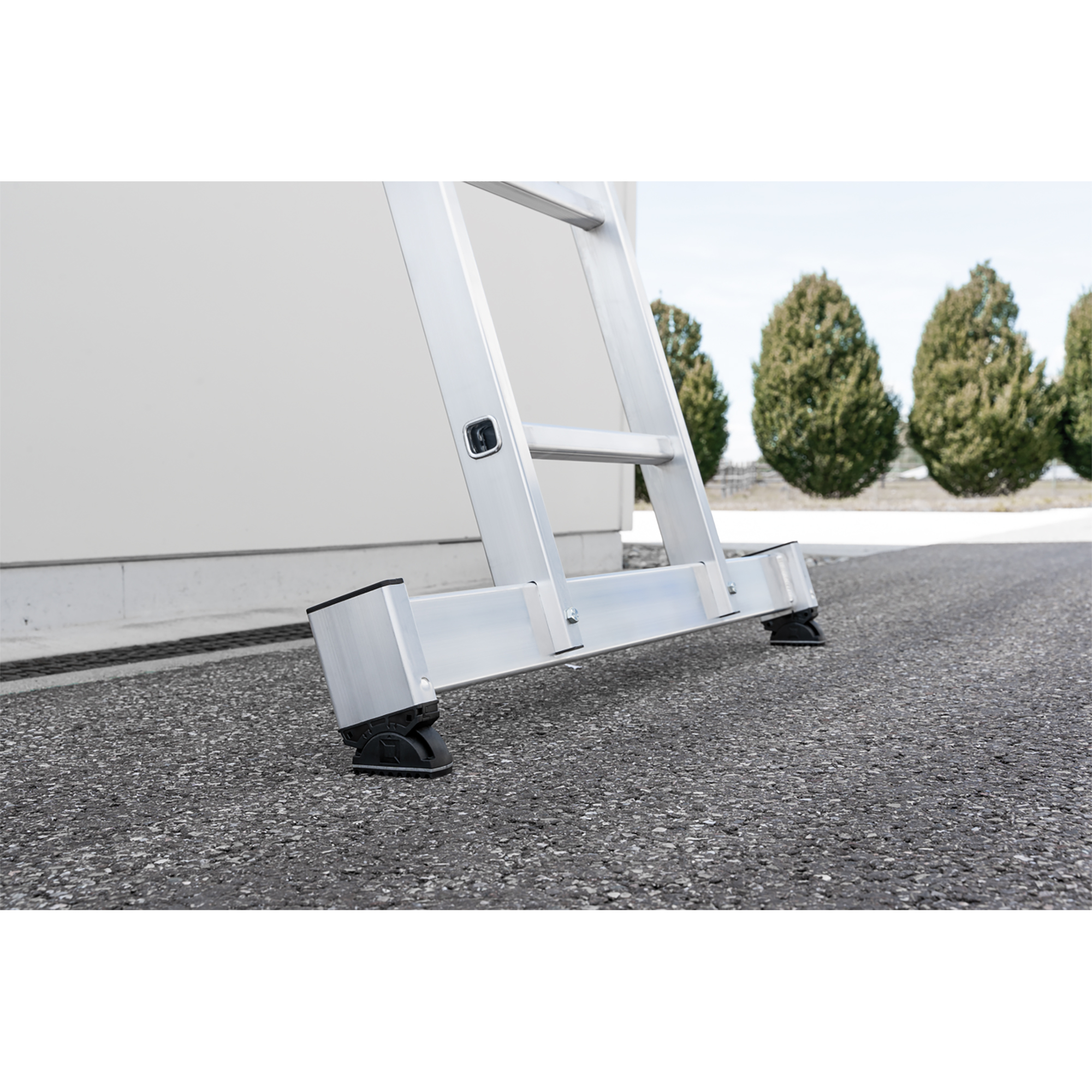Sprossenstehleiter 4-teilig mit nivello®-Traverse 01-102n-100755 für verschiedene Arbeitshöhen MUNK